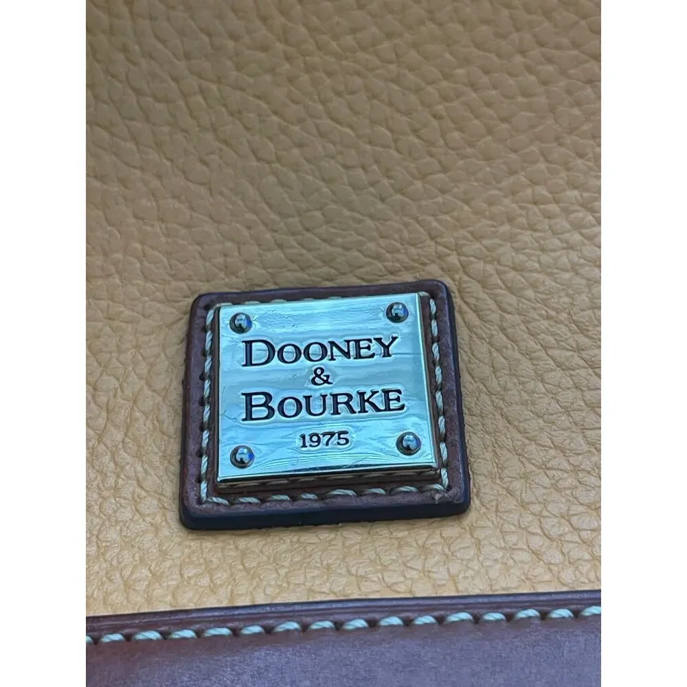 Classic Dooney & Bourke Pebble Grain Zip Satchel Leather Bag